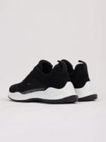 Oq taglikli qora ayollar krossovkalari — Turkiyadan ayollar poyabzali